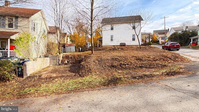 Building Photo - 6 Fern Ave