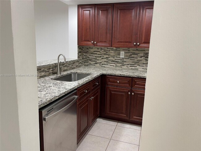 Building Photo - 2961 SW 87th Ave
