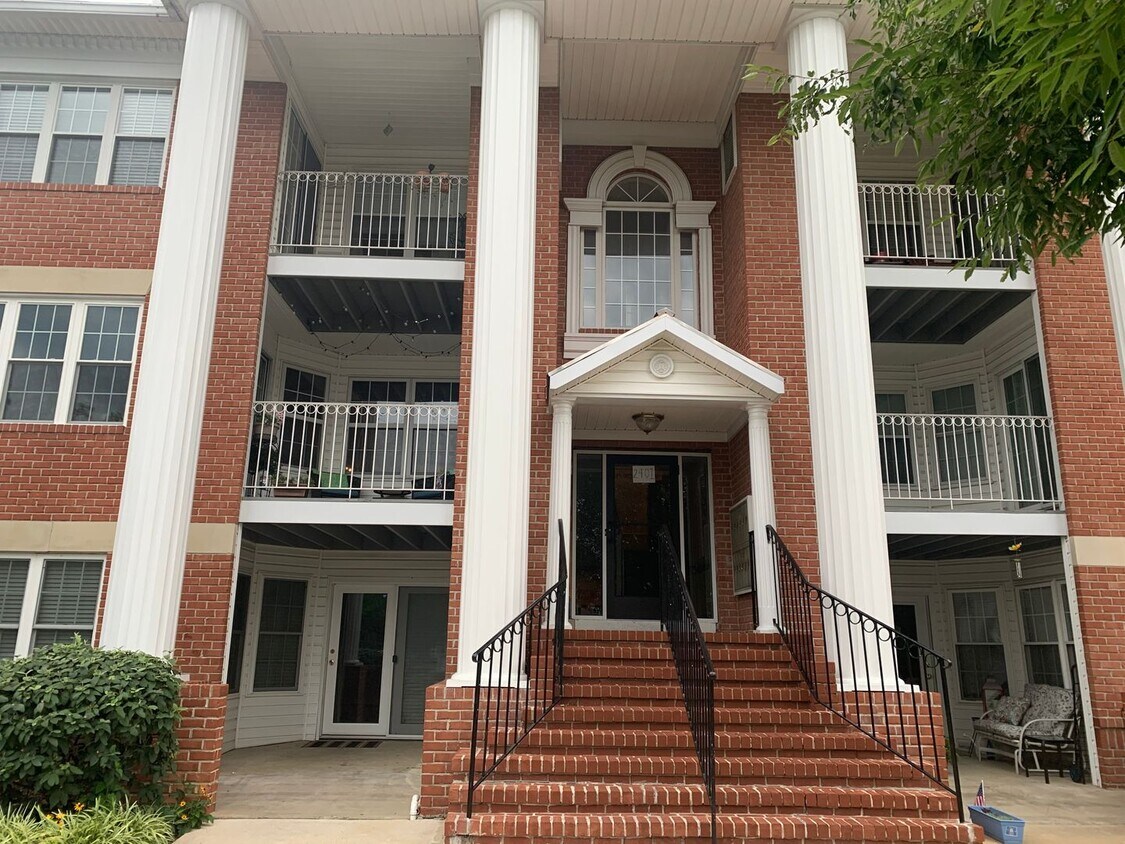 Primary Photo - Nice Large Condo on Ground Level for Rent in Awesome Neighborhood!