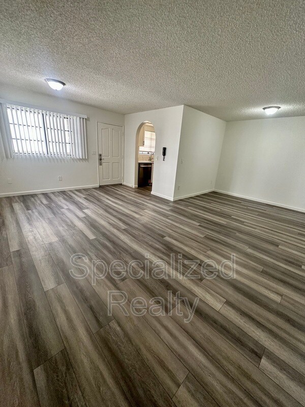 Building Photo - 1034 Thompson Ave