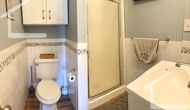 Building Photo - HUge 4 bed in Quincy