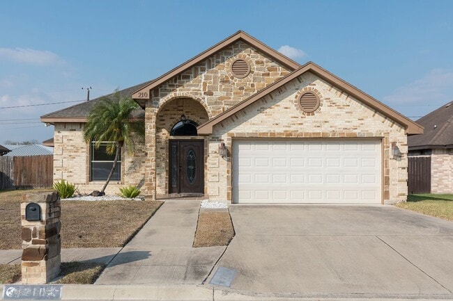 Building Photo - 210 Miranda Ln