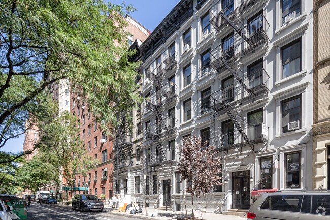 Building Photo - 123 E 90th St
