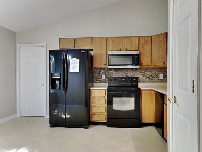 Building Photo - Charming 3 bed 2 bath ranch!