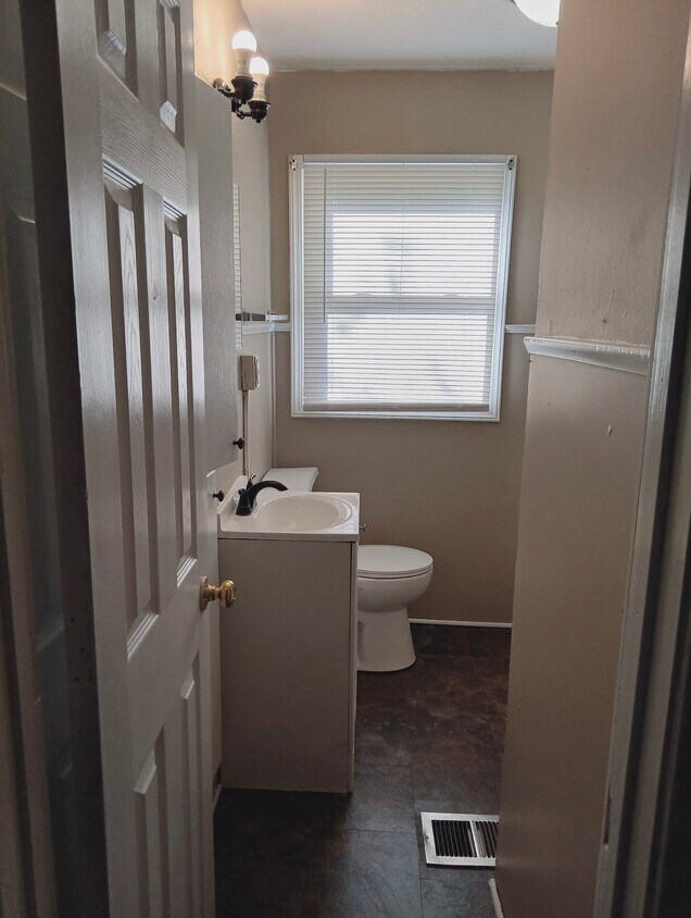 Foto del edificio - 2222 N Harding St