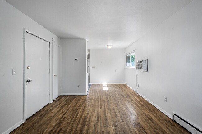 Foto del edificio - Renovated Upper-Level 2BR Unit in Minneapo...