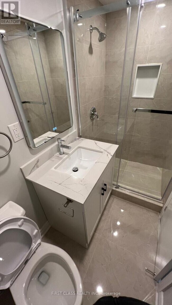 Photo du bâtiment - 989 McBride Ave