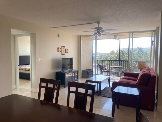 Building Photo - 13 Royal Palm Way