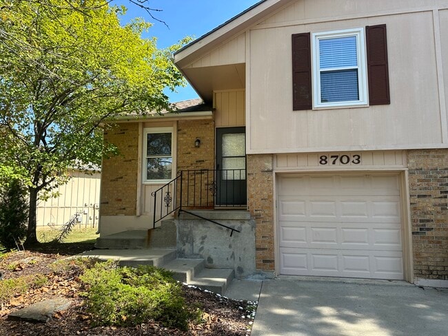 Foto del edificio - 8703 N Hull Dr