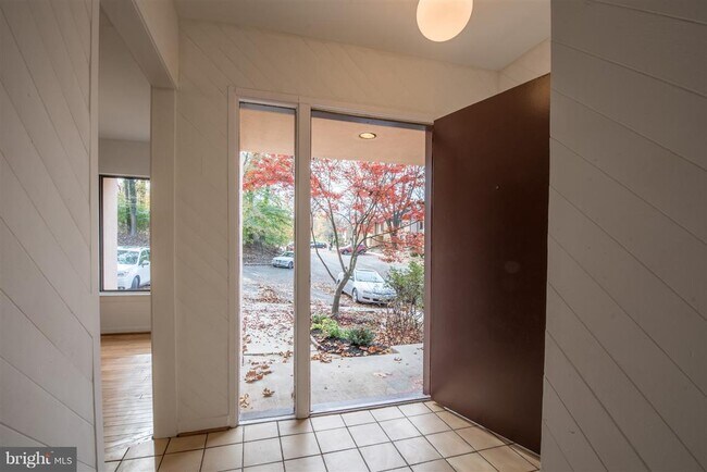 Foyer - 9616 Basket Ring Rd