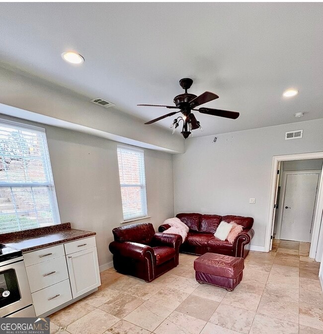 Building Photo - 4236 E Cherokee Dr