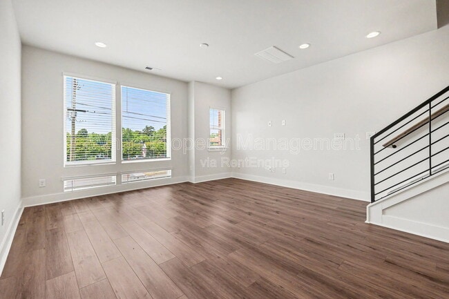 Foto del edificio - 2146 N Graham St