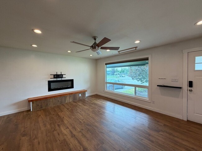 Building Photo - Beautifully Updated East Anchorage Home
