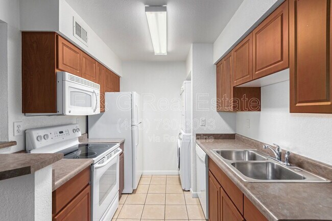 Foto del edificio - 5995 N 78th St