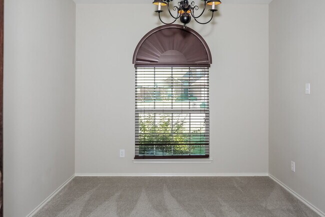 Building Photo - 1082 Carpenter Ct