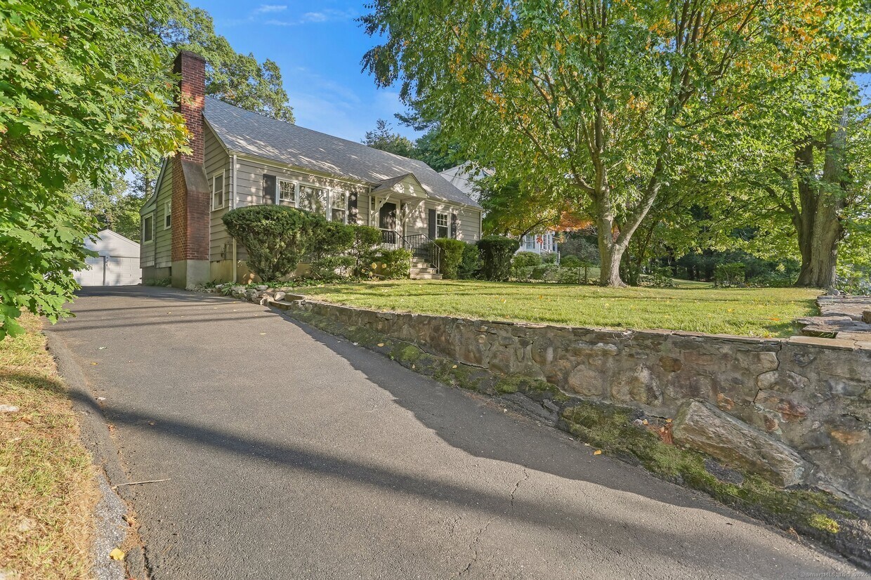 Primary Photo - 21 Hoyt St