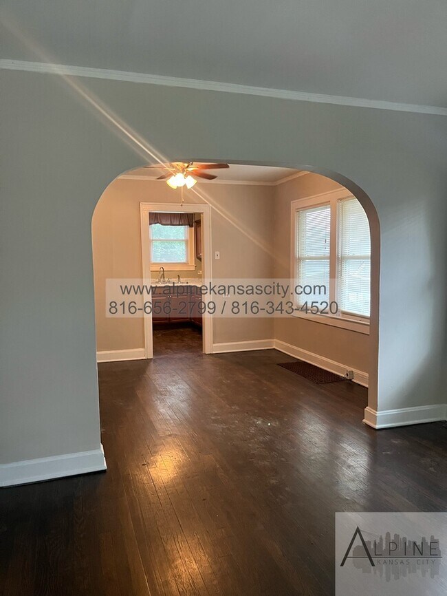 Building Photo - Updated Bungalow, Vouchers OK