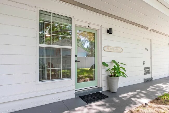 Foto del edificio - 2441 Granada Ave