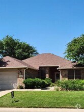 Building Photo - 9600 Pinewood Dr