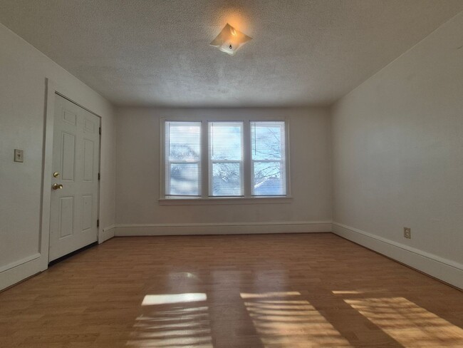 Foto del edificio - 661 Orange Ave E