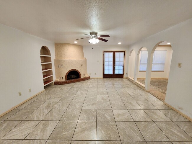 Foto del edificio - 3301 Jupiter Rd