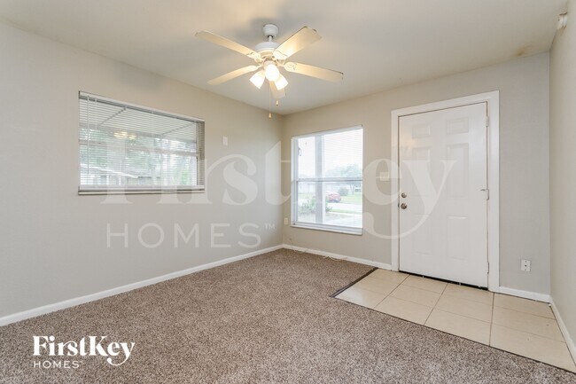 Foto del edificio - 431 Gilman Cir