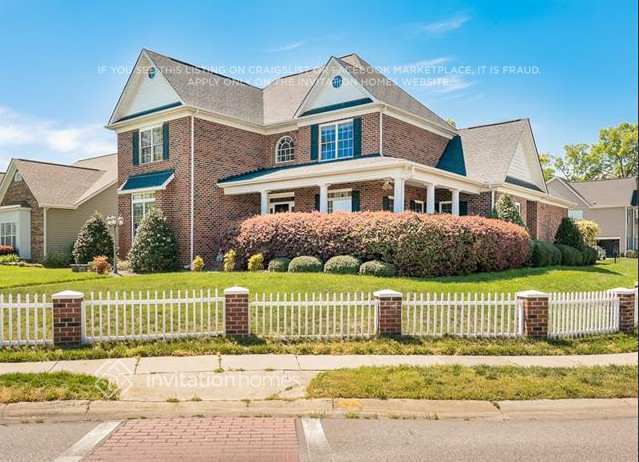 Foto del edificio - 3915 Lake Park Rd
