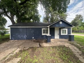 Building Photo - 1801 S Glenn Ave
