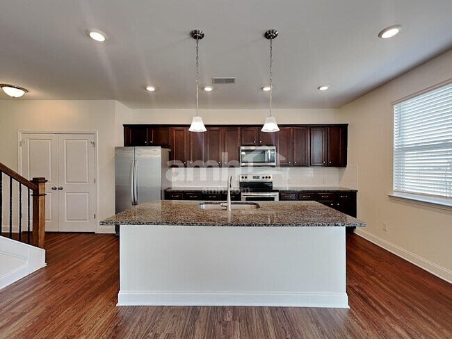 Foto del edificio - 145 Twin River Dr
