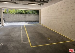 Building Photo - 13406 Moorpark St