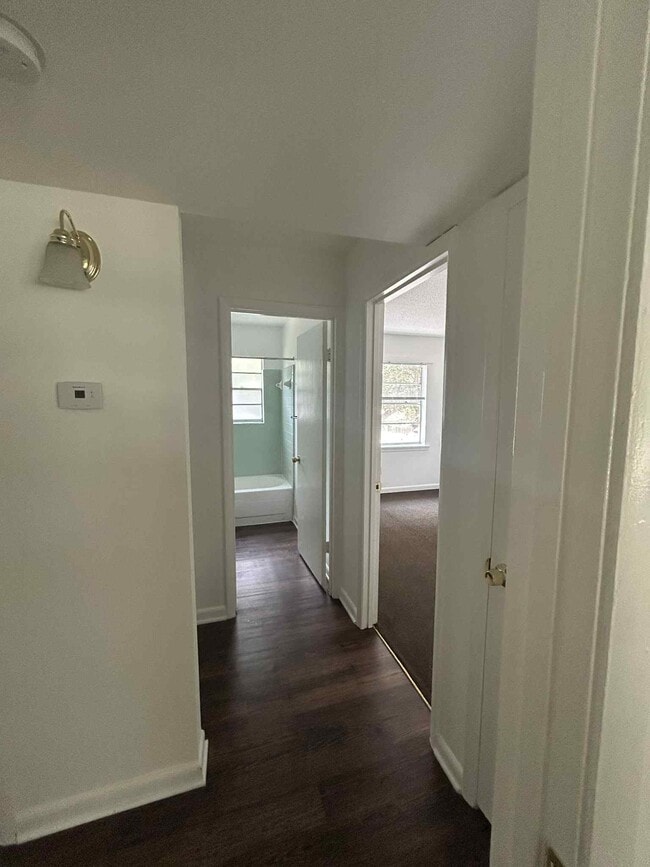Building Photo - Cedar Trace Apartments