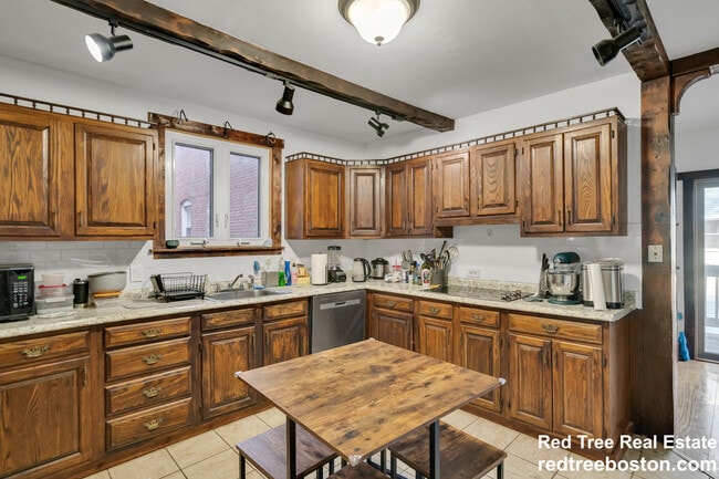 Building Photo - 98 Cypress St