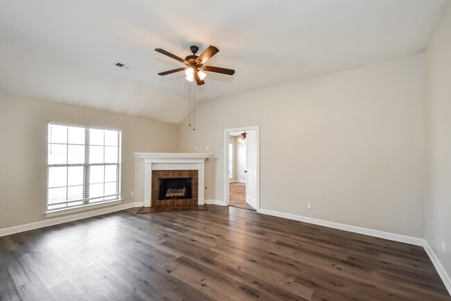 Building Photo - 8213 Park Pike