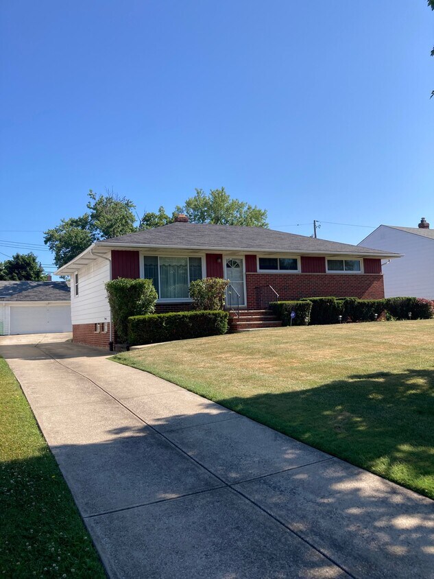 Primary Photo - 45 Meadowgate Blvd