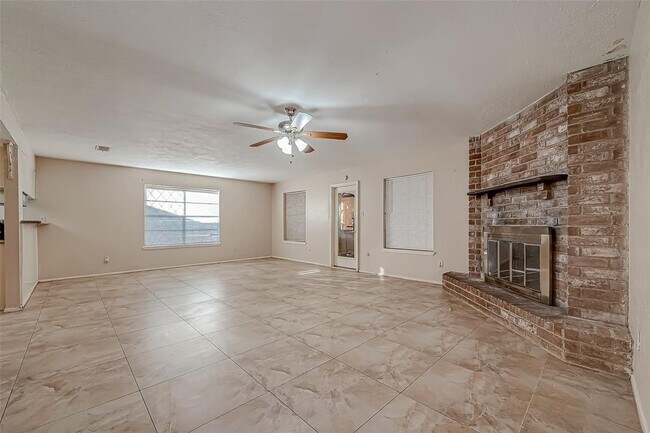 Foto del edificio - 7650 Smiling Woods Ln