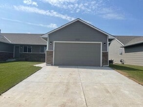 Building Photo - 10528 E Kinkaid St