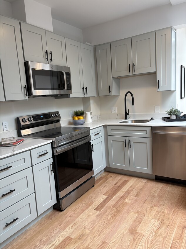 Primary Photo - 202 Elm St