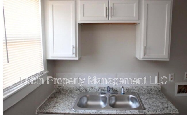 Building Photo - 1575 Cella St