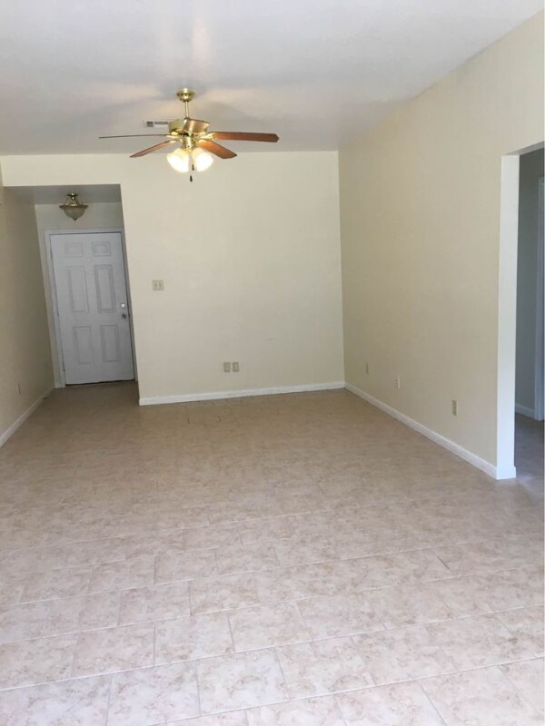 Foto del edificio - 1096 Squire Dr
