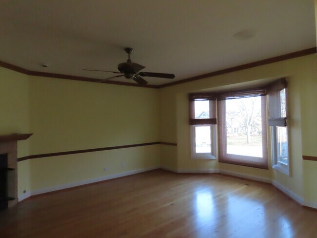 Foto del edificio - 14444 Lake Ridge Rd