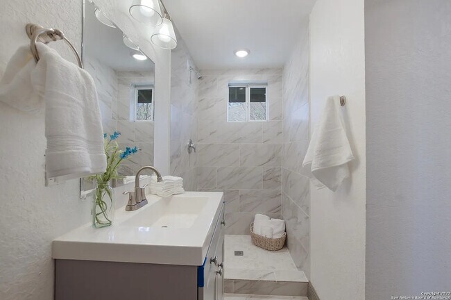 Foto del edificio - 2514 Valencia