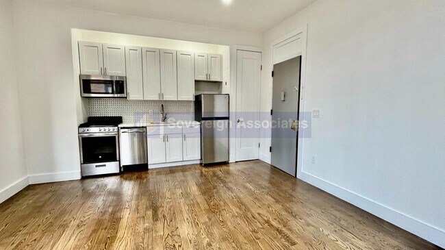 Building Photo - 45 Tiemann Pl