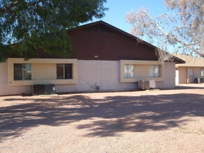 Building Photo - 526 N 4th St