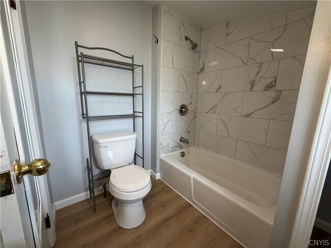 Foto del edificio - 9141 River Rd