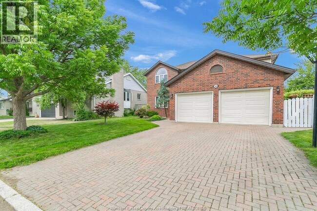 Building Photo - 2862 Mangin Cres