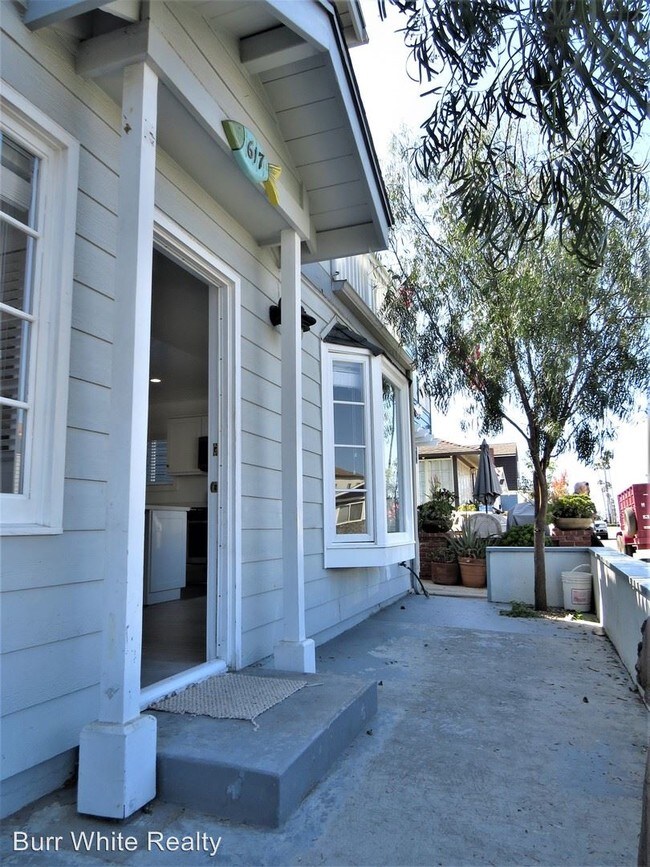Building Photo - 617 W Balboa Blvd