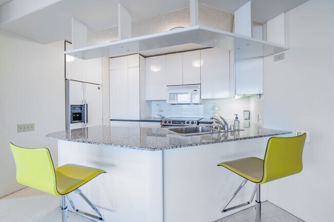Foto del edificio - Furnished 1 Bed 1 Bath 1 Parking at Honolulu Park Place