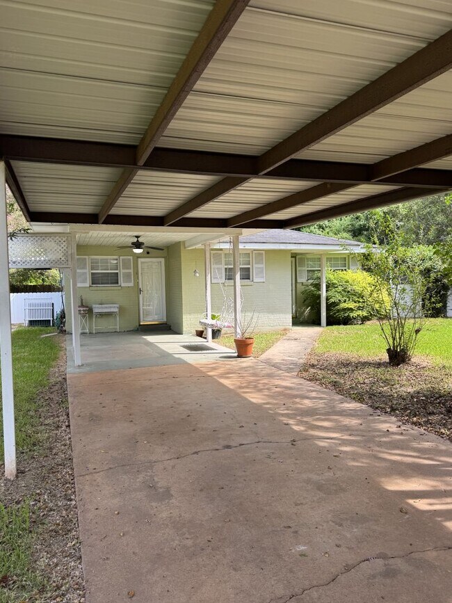 Foto del edificio - 5813 Starling Cir