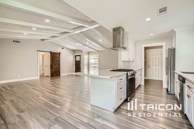 Foto del edificio - 9330 Highmeadow Dr