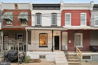 Building Photo - 1331 S Stanley St